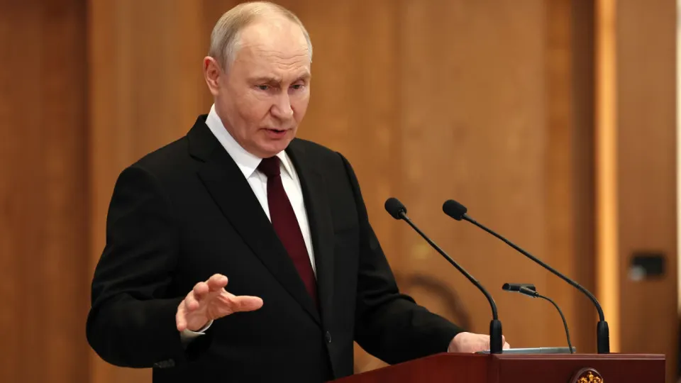 Президент РФ заявил, что при запуске беспилотников по российским целям с территории европейских государств возможны ответные удары; также обвинил удары дронов в попытке «раскачать» общество и отметил отсутствие условий для переговоров с Киевом.