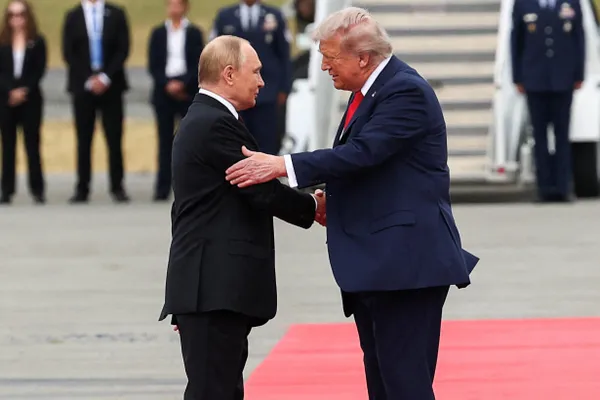 Президент заявил, что Москва готова к мирным переговорам «на базе» соглашений, достигнутых в Стамбуле весной 2022 года. Речь идёт о проекте мирного договора, который предполагал отказ Украины от вступления в НАТО и гарантии безопасности в обмен на пределы численности армии.