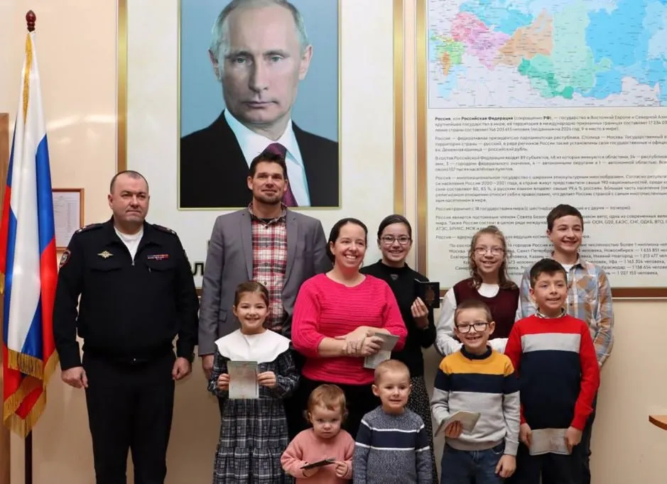 В 2025 году 1 112 иностранцев оформили специальные частные визы для переезда в Россию как лица, разделяющие традиционные духовно‑нравственные ценности; лидируют Германия и Франция.