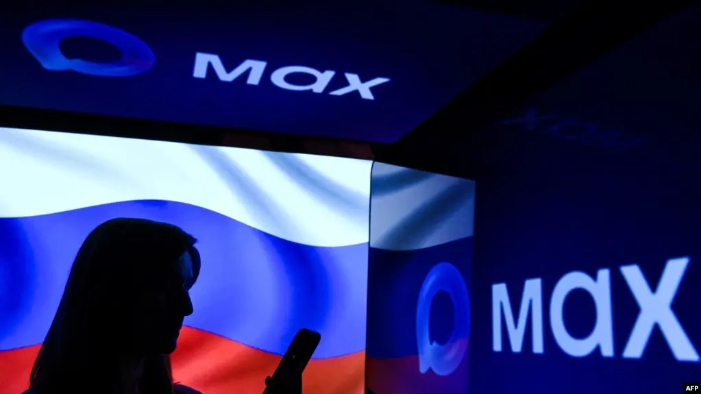 По распоряжению властей все рабочие коммуникации госслужащих и подведомственных учреждений к 2030 году должны перейти на многофункциональный сервис на базе Max — несмотря на санкции ЕС и удаление приложений из магазинов.