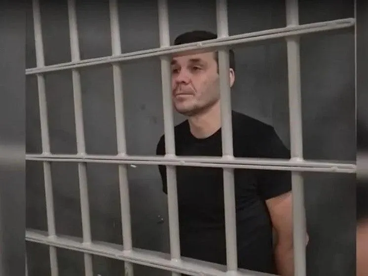 48-летний россиянин со шведским гражданством Артемов осужден к 14 годам колонии строгого режима, двум годам ограничения свободы и штрафу в 200 тысяч рублей по делу о госизмене.