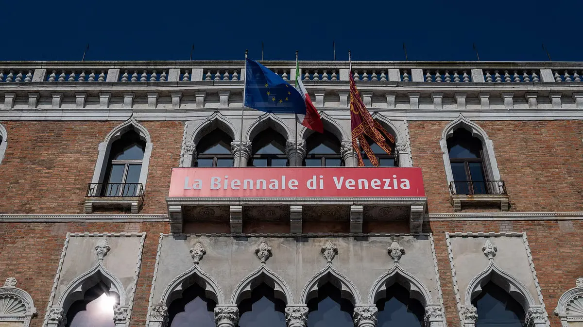 Еврокомиссия прекратила выделение гранта в €2 млн Венецианской биеннале современного искусства после решения допустить к участию официальный павильон России.