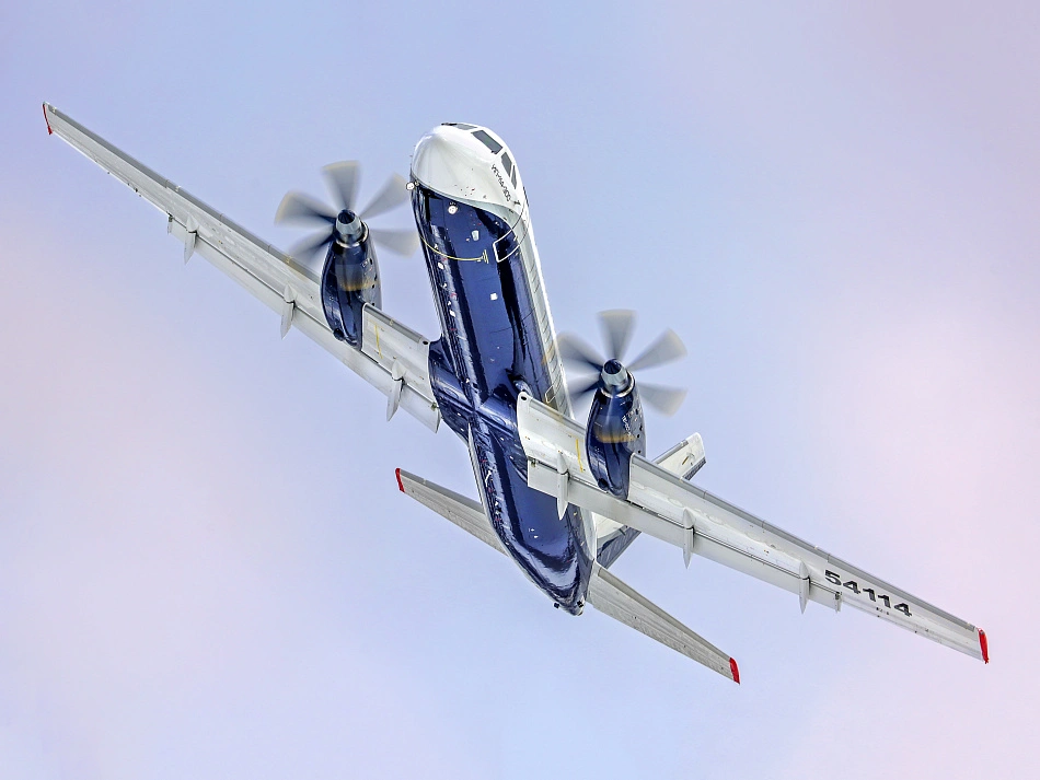 Турбовинтовой Ил‑114‑300 для местных линий близок к получению сертификата и призван заменить устаревшие Ан‑24 и Як‑40 в Сибири и на Дальнем Востоке, однако программа сопровождается затяжными переносами сроков и техническими проблемами с двигателем.