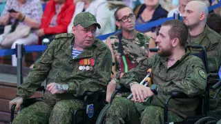 Минздрав РФ заявил, что с лета 2023 года психолого‑психиатрическая помощь оказана сотням тысяч участников боевых действий, по всей стране открыты тысячи специализированных кабинетов и внедряются новые формы сопровождения, включая цифровые сервисы.