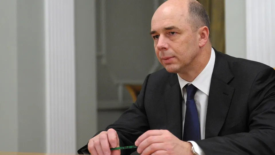 Глава ведомства рассказал, что нейросети помогают оптимизировать распределение средств и применяются в налоговой и таможне, однако окончательные решения остаются за специалистами. Использование ИИ происходит на фоне рекордного дефицита бюджетной системы.