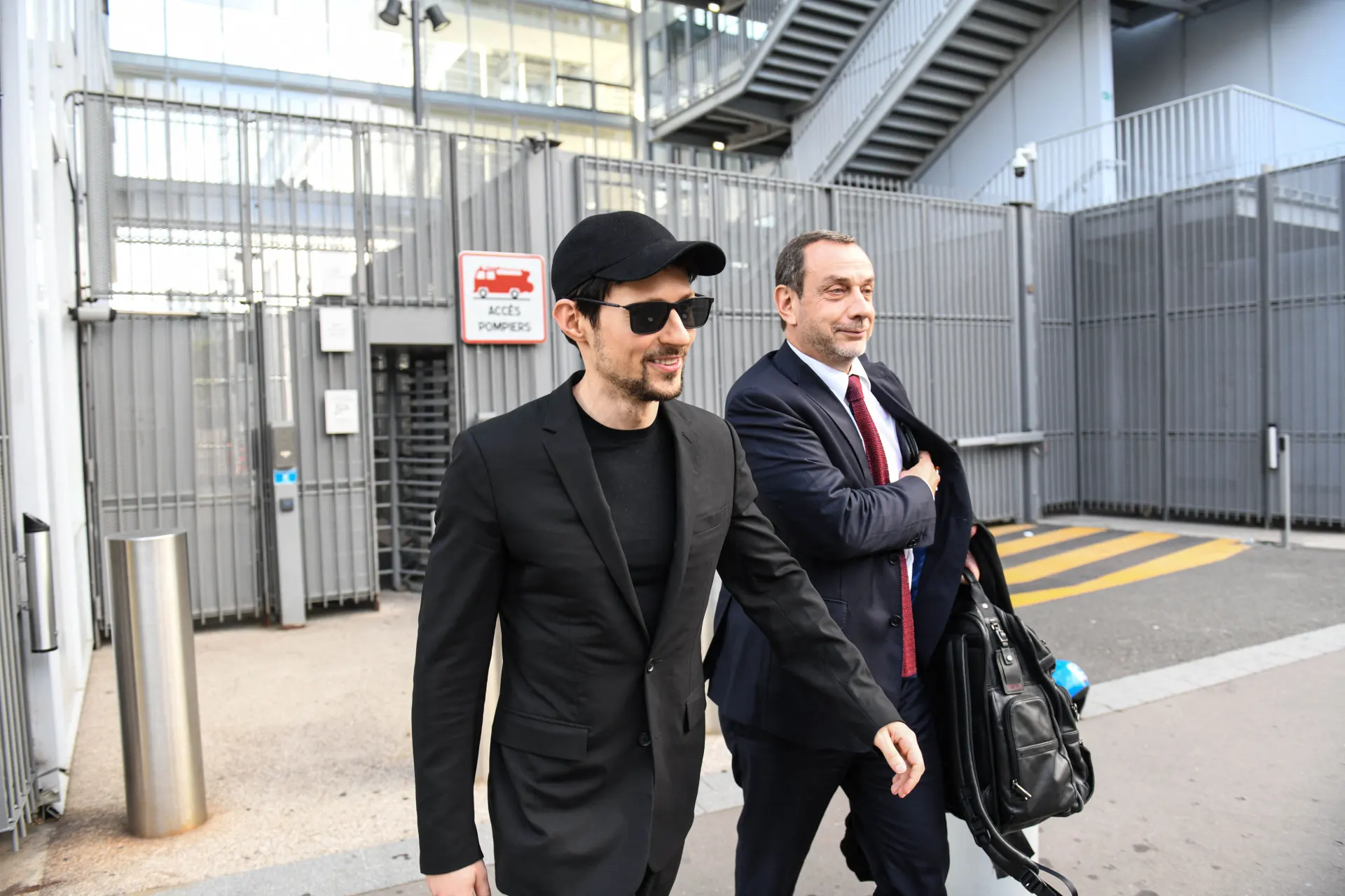 Основатель Telegram опубликовал созданную нейросетью песню «Свой живой интернет» о цензуре и обходе блокировок, а также рассказал о письме со статусом «подозреваемый» и усиливающемся давлении российских властей на мессенджер.