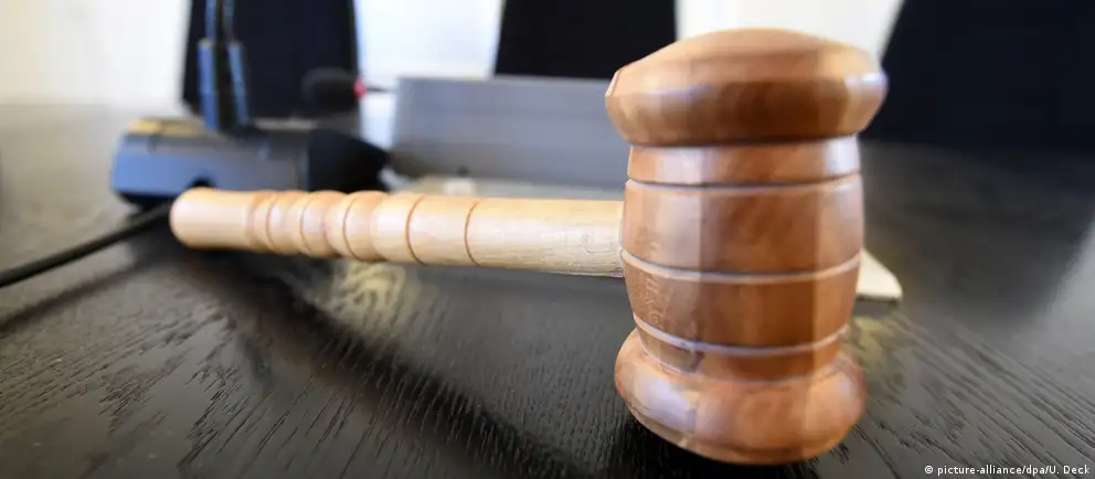 Советский районный суд признал 24‑летнего мужчину виновным в демонстрации запрещённой символики; дело опиралось на рапорт сотрудника Центра «Э». Ранее Верховный суд признал соответствующее «движение» экстремистским.