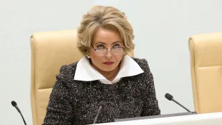 Председатель Совета Федерации Валентина Матвиенко на муниципальном форуме заявила, что для выхода из демографического кризиса россиянам нужно переселяться из мегаполисов в собственные просторные дома по всей стране, заводить большие семьи и облагораживать дворы цветами — на фоне рекордного падения рождаемости и естественной убыли населения.