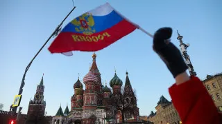 На фоне спада ВВП, снижения спроса и роста налоговой нагрузки объем просроченных платежей между российскими компаниями достиг 8,2 трлн рублей, что составляет почти 4% ВВП и сигнализирует о формировании масштабного кризиса неплатежей.