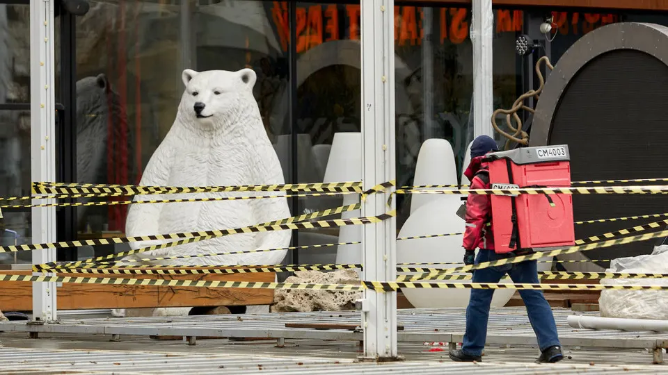 Опросы и данные ведомств показывают, что изменения в налоговом регулировании, повышение НДС и отмена льгот сократили прибыль малого бизнеса, затруднили доступ к кредитам и ухудшили планы компаний.