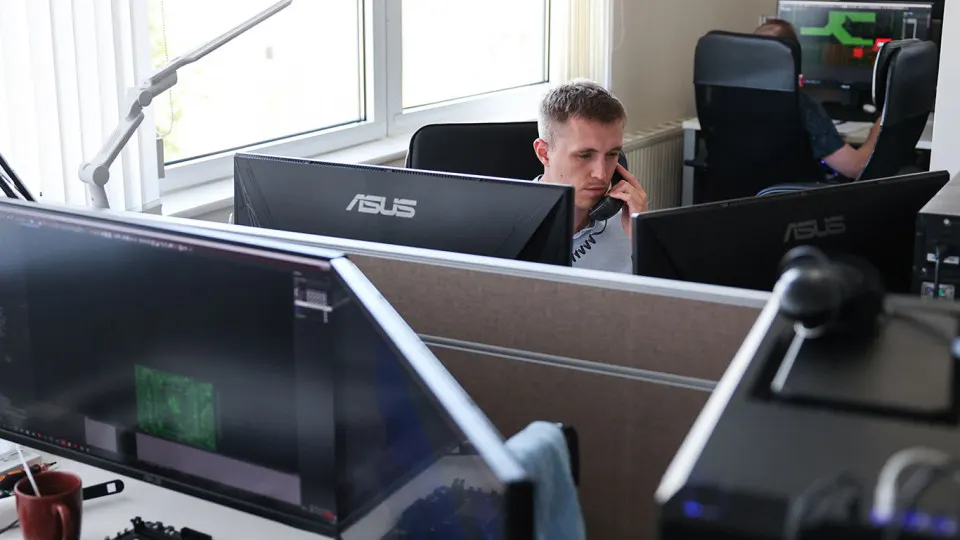 Аналитики прогнозируют использование зарубежного софта в российских компаниях как минимум до 2030–2031 годов, тогда как в Госдуме обсуждают ужесточение требований по переходу на отечественные решения.