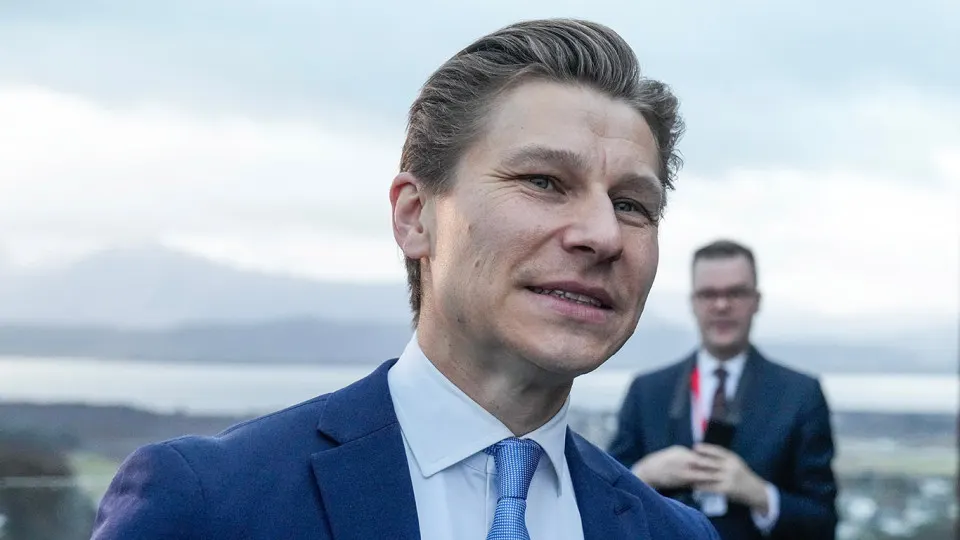 Правительство Финляндии внесло в парламент законопроект, снимающий запрет на ввоз, транзит, поставку и хранение ядерного оружия в стране в контексте обороны Финляндии и союзников по НАТО, при сохранении уголовной ответственности за разработку и производство ядерных зарядов.