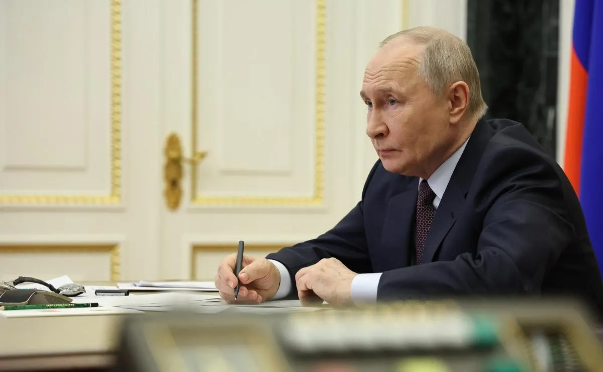 Президент России впервые лично прокомментировал массовые отключения интернета в регионах, заявив, что они оправданы задачами предотвращения терактов и должны оставаться приоритетом над удобством пользователей.