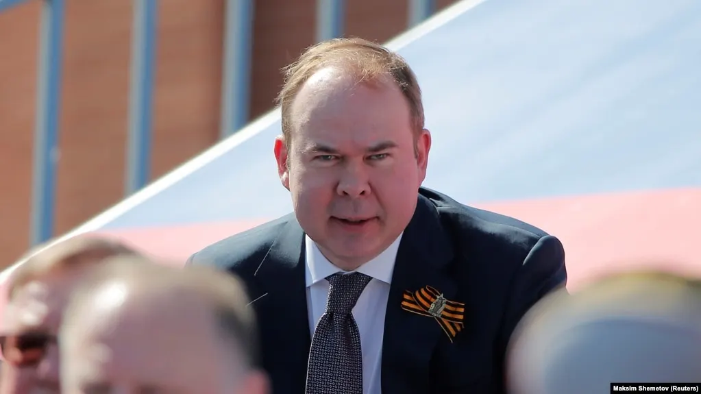 Матери главы администрации президента и первого вице-премьера, по данным документации, выдали оборонной группе «Сфера» многомиллионные займы и получили в итоге миллиарды рублей с процентами и по договору цессии.