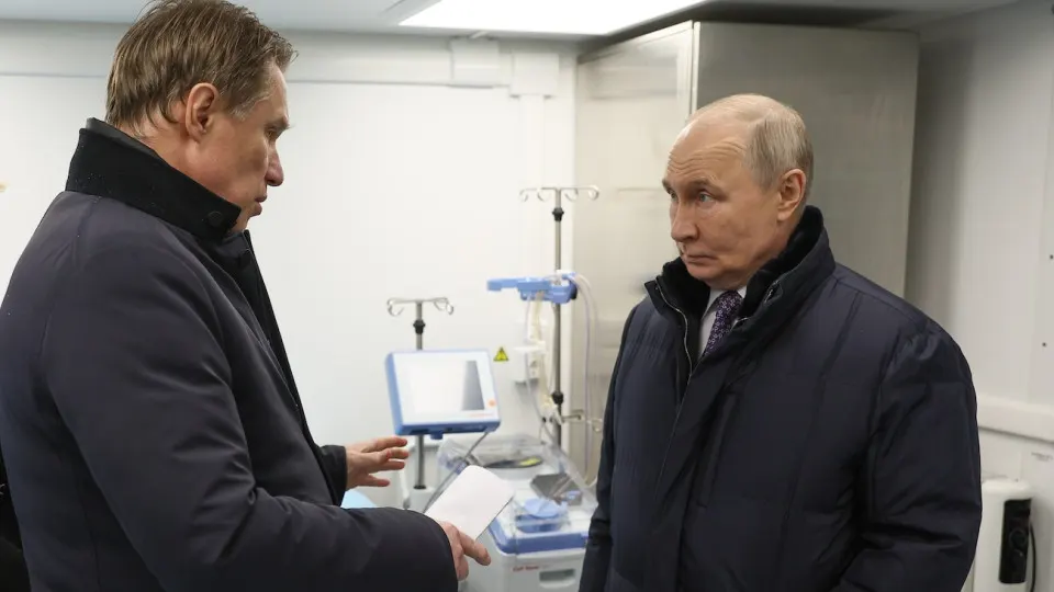 Президент поручил увеличить охват диспансеризации репродуктивного здоровья у мужчин и женщин на фоне многолетнего снижения рождаемости; демография продолжает показывать исторические минимумы.