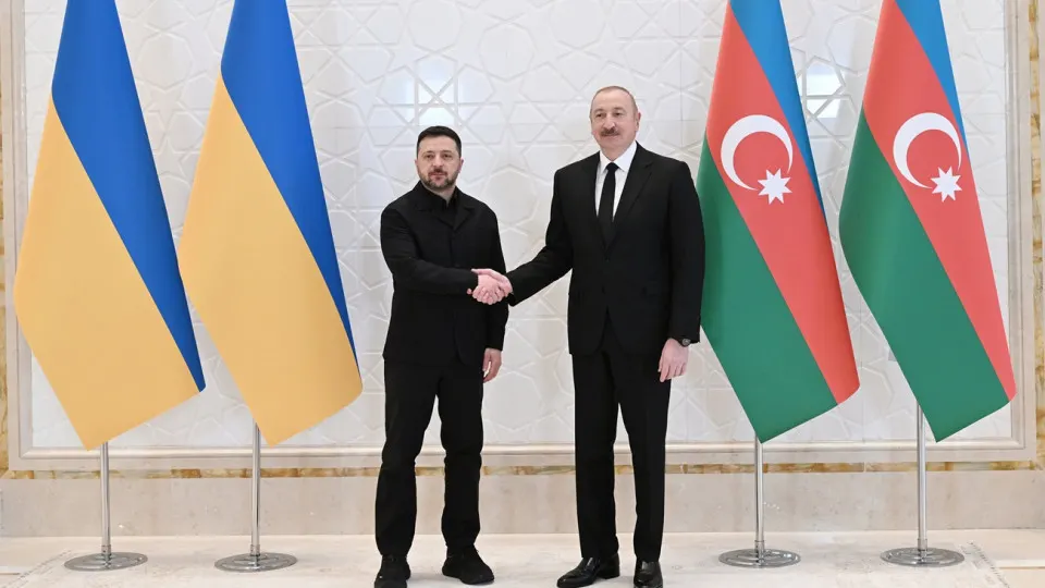 Ильхам Алиев и Владимир Зеленский на встрече в Габале заявили о поддержке территориальной целостности друг друга, договорились развивать военно-техническое сотрудничество и подписали пакет соглашений, включая оборонно-промышленный комплекс.