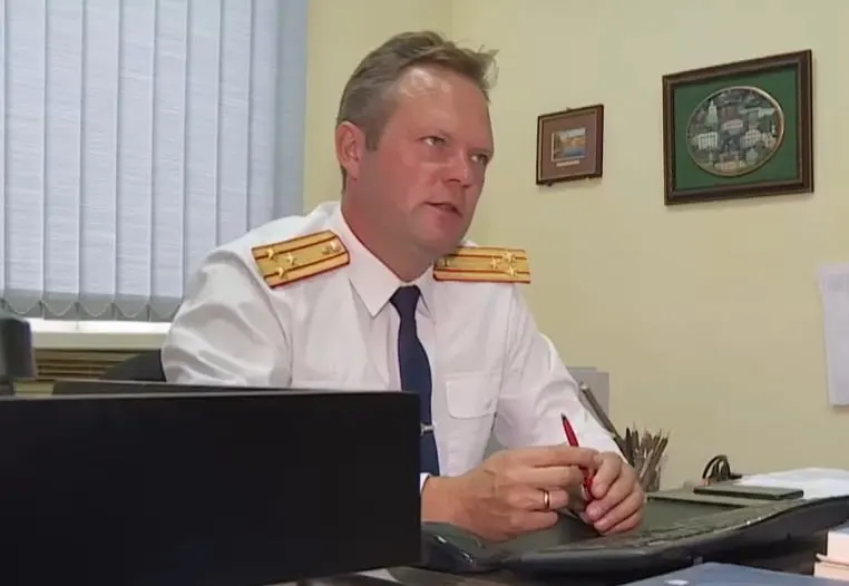 Октябрьский райсуд Иванова заменил формулировку увольнения бывшего руководителя следственного управления на «в связи с утратой доверия», суд усмотрел нарушение при получении жилья и земельного участка.