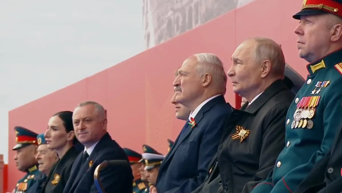 Во время парада Победы президент назвал праздник «священным», подчеркнул преемственность поколений и ставил рядом с ним участника специальной военной операции наравне с ветераном Великой Отечественной войны.