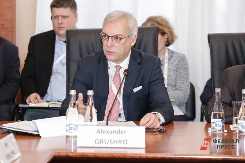 Замминистра иностранных дел Александр Грушко предупредил, что любые попытки НАТО блокировать или применить силу против Калининградской области обернутся тяжёлыми последствиями для альянса; риск захвата региона он назвал нулевым.