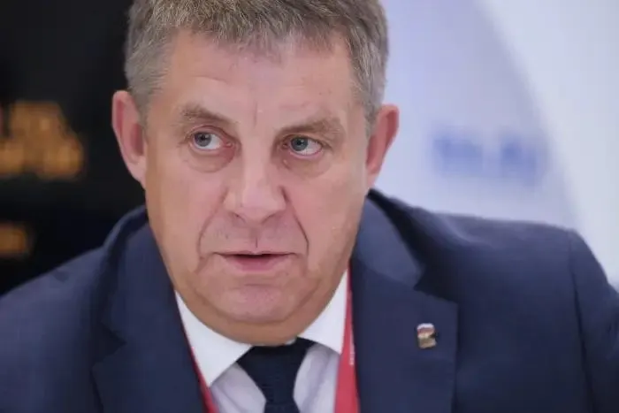 После отставки Александра Богомаза рассматривают как претендента на вакантный мандат депутата Госдумы; отставки ряда приграничных губернаторов сопровождаются уголовными делами и возможными назначениями.