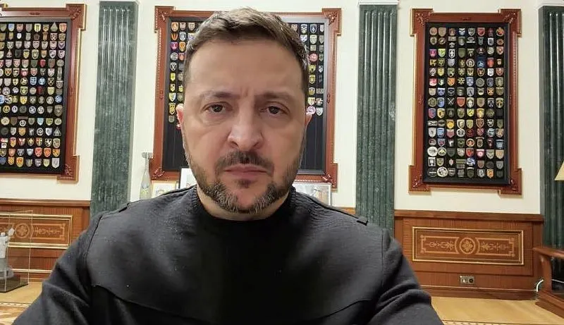 Президент Украины заявил, что разведслужбы, в том числе по информации от американских и европейских партнёров, зафиксировали подготовку комбинированного удара с применением «Орешника». Граждан призвали внимательнее относиться к сигналам тревоги и пользоваться укрытиями.