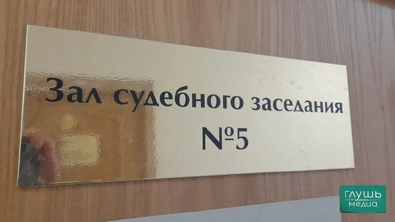 Верховный суд РФ предложил смягчить требования к секретарям судов: допускать к работе студентов юридических факультетов вместо обязательного высшего юридического образования.