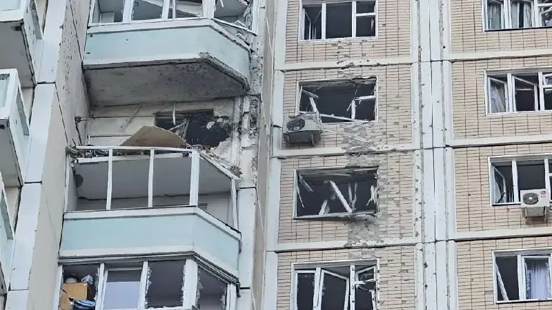 За ночь и утро по столице и ряду регионов нанесены атаки беспилотниками. По официальным данным — сотни сбитых дронов, есть погибшие, пострадавшие и повреждения инфраструктуры.