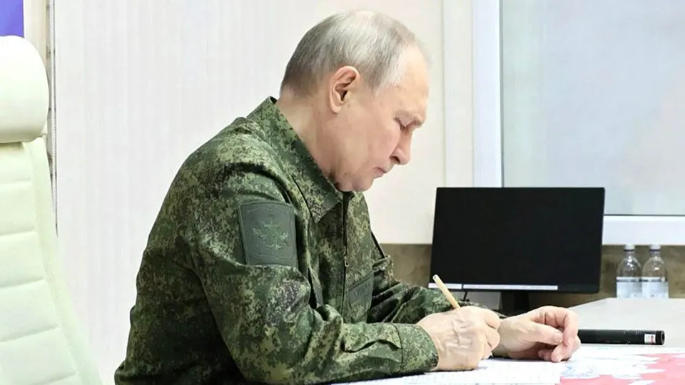 Европейские чиновники и эксперты считают, что из-за потерь в Украине, экономического давления и законодательно оформленных полномочий Кремль может попытаться расширить военное давление — в том числе вокруг стран Балтии — в течение года.