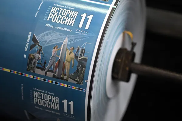 Минобразования приняло пятилетнюю концепцию по историческому просвещению, ориентированную на «Россия-центричность», которая объединит школьные уроки, внешкольные программы, музеи, библиотеки и цифровые ресурсы; в документе предусмотрено привлечение участников и ветеранов специальной военной операции к внеклассным мероприятиям.