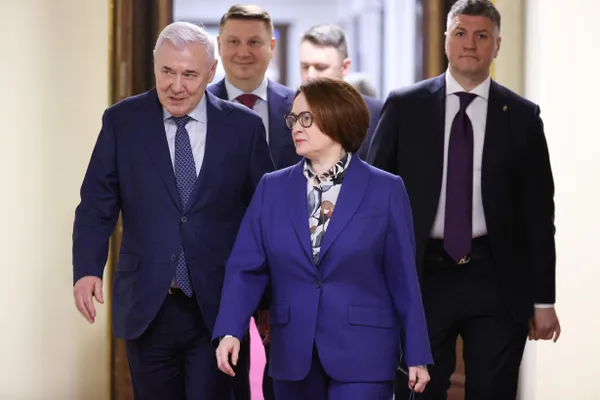 В банковских и властных кругах называют Максима Орешкина, Петра Фрадкова и Андрея Костина. Окончательное решение остаётся за президентом; срок полномочий главы Центробанка истекает 24 июня 2027 года.