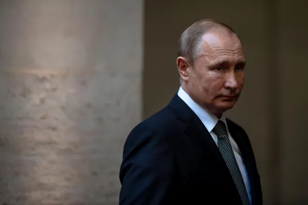 По данным Financial Times, российское командование убеждает президента в возможности установить контроль над Донецкой и Луганской областями к осени 2026 года; в Кремле рассматривают это как инструмент для повышения условий любого перемирия и для дальнейших территориальных претензий.