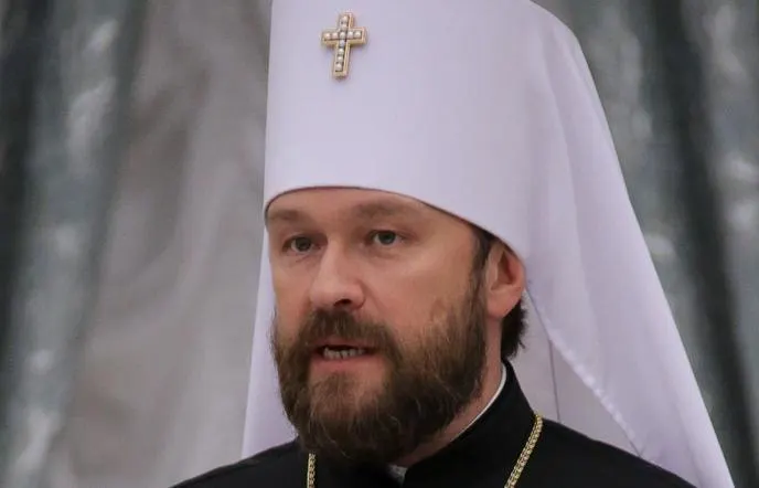 Его и оператора отпустили без обвинений и мер пресечения, хотя экспертиза обнаруженного в багаже запрещённого вещества подтвердила наличие наркотика; расследование продолжается.