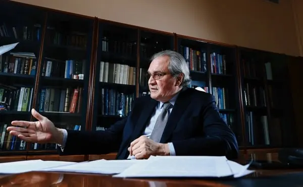 Валерий Фадеев заявил, что официальные связи с признанными «нежелательными» иностранными университетами нежелательны, однако научные публикации этих учреждений использовать можно; при сомнениях он порекомендовал учёным обращаться в ФСБ.