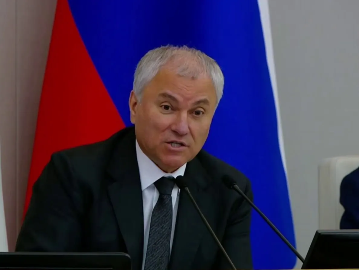 Депутаты приняли законопроект, который официально добавляет противодействие фальсификации истории и предупреждение уклонения от военной службы в перечень мероприятий по профилактике правонарушений.
