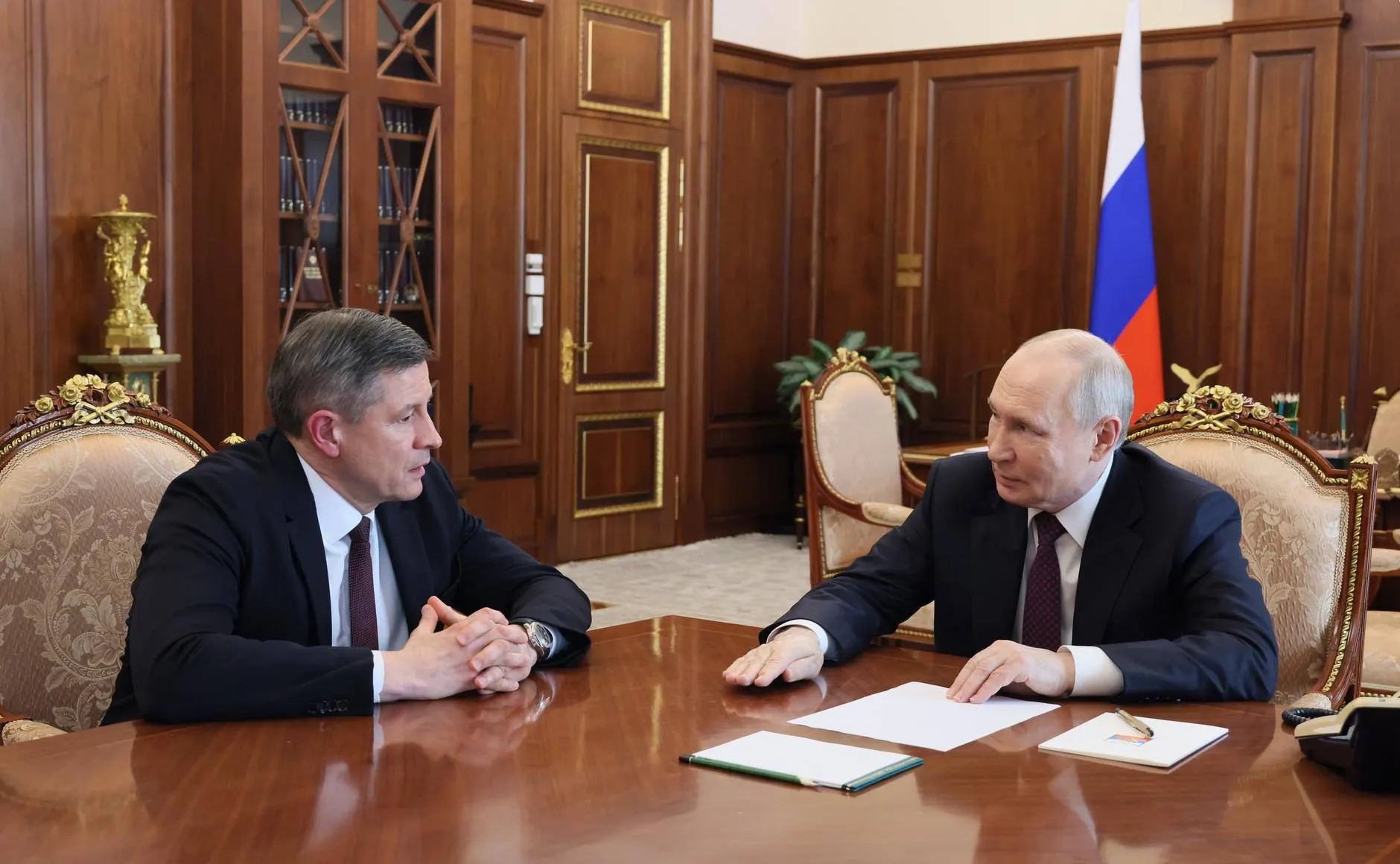 В Кремле состоялась встреча президента с назначенным врио губернатора Брянской области Егором Ковальчуком, ранее руководившим Миассом и упоминавшимся как «председатель правительства ЛНР».