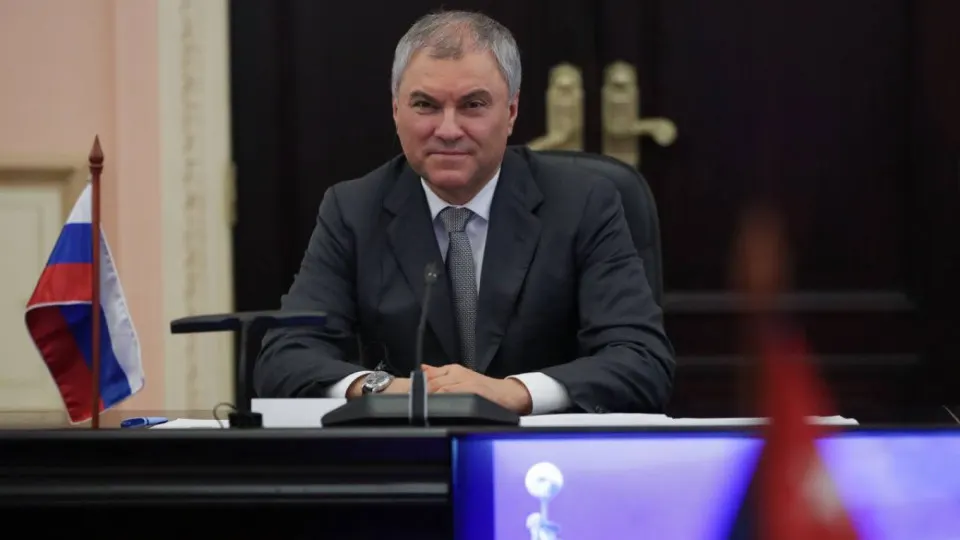 Председатель Госдумы заявил, что удары по гражданским объектам с помощью западных вооружений и спутниковых систем могут привести к ответным мерам с применением неизбирательного оружия; заявление последовало после атаки на оккупированный Старобельск и вспышки эскалации вокруг Киева.