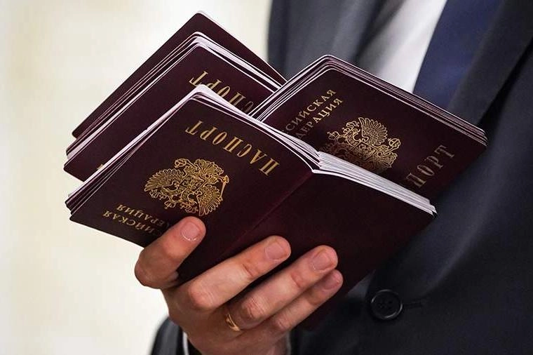 Депутаты от «Единой России» подготовили поправки ко второму чтению закона о гражданстве: предлагается допустить выдачу РВП, ВНЖ и гражданства иностранцам, если их в других странах привлекли к ответственности за поддержку политики России и специальной военной операции.