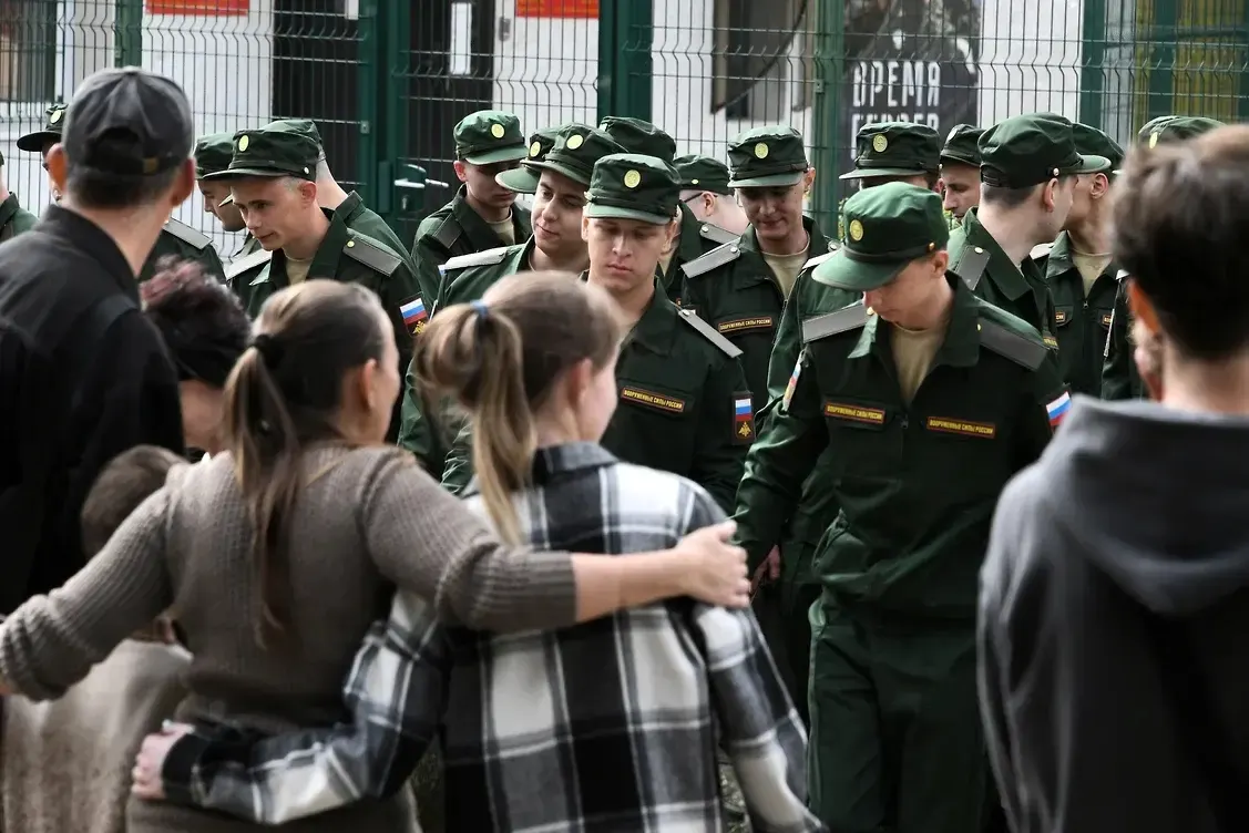 Группа женщин планирует через суды оспорить нормы закона, которые лишают права на выплаты тех гражданских супруг, у которых не было общего несовершеннолетнего ребёнка с погибшим.