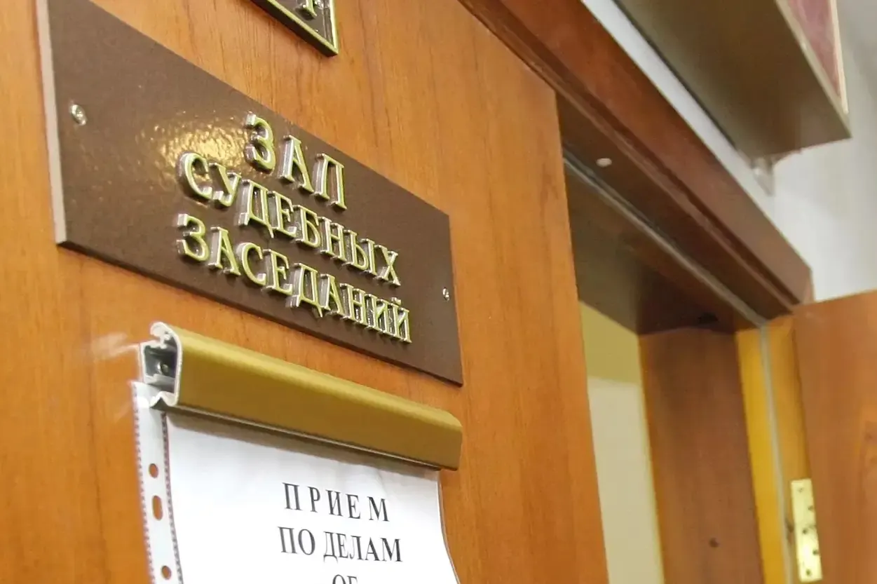 По данным Верховного суда, за прошлый год вынесено 219 приговоров по госизмене. Правозащитники отмечают многократный рост числа дел за последние годы и считают, что реальные показатели могут быть выше.
