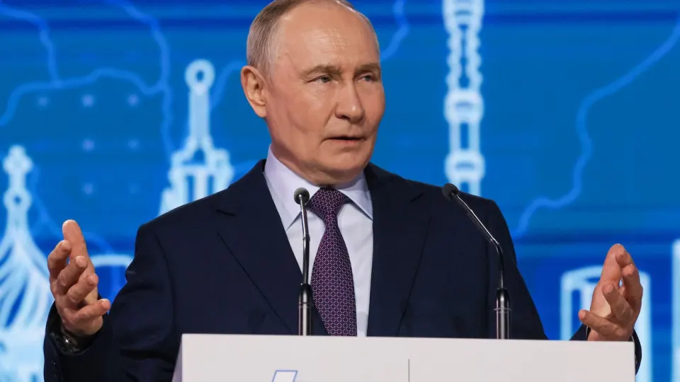 Президент на съезде Союза машиностроителей заявил о необходимости активно привлекать возвращающихся с фронта участников СВО в ОПК и другие отрасли для укрепления технологического суверенитета. Эксперты и данные соцструктур указывают на рост числа тяжело раненых и сопутствующие социальные проблемы.