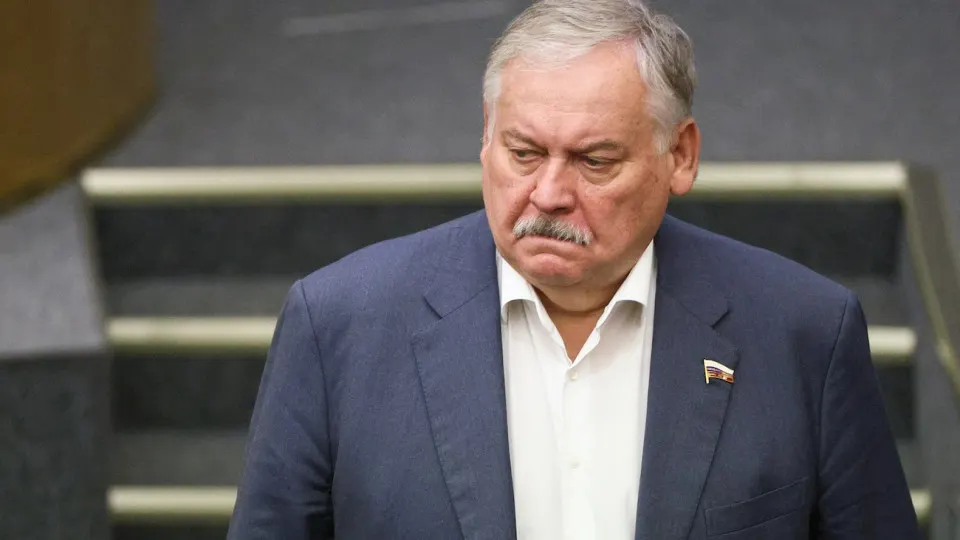 Первый зампред комитета Госдумы Константин Затулин заявил, что Латвия и Эстония нарушили обещания русскоговорящим при выходе из СССР. Его слова прозвучали на фоне внесения в парламент законопроекта о возможности применения войск за рубежом для защиты россиян и недавних оценок разведок о рисках эскалации в регионе.
