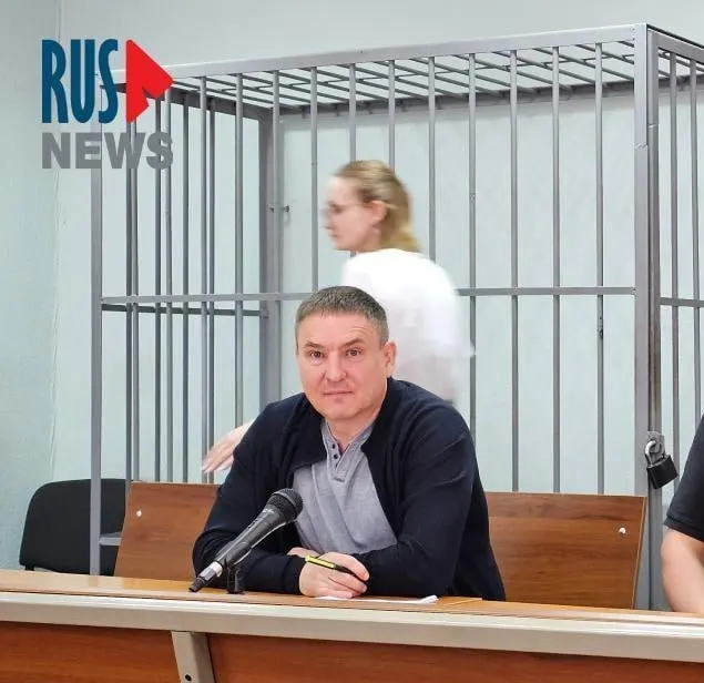 Адвокат Алексей Соколов пожаловался в Минюст на невозможность полноценно готовиться к делам в карцере: бумагу и ручку дают лишь полтора часа в сутки, Верховный суд посчитал это допустимым.