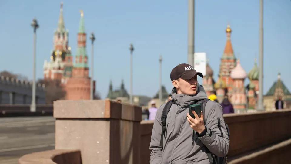 Власти планируют информационную систему идентификаторов мобильных устройств (IMEI): операторы будут передавать данные и блокировать SIM-карты скомпрометированных телефонов. Ожидаемая дата вступления — 1 марта 2027 года.