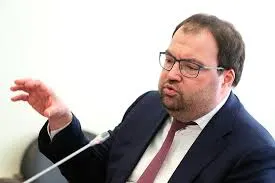 Глава Минцифры сообщил на IT‑завтраке в рамках ПМЭФ‑2026, что встроенные механизмы проверки возраста пользователей станут приоритетной задачей для платформ.