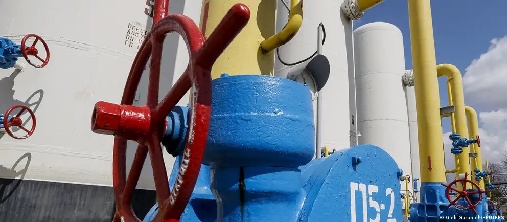 Украина не продлила контракт с «Газпромом» по соображениям безопасности, из‑за чего с 1 января прекратился транзит российского газа в Европу. Наибольший удар пришёлся на Молдову; ряд стран ЕС переориентировал поставки.