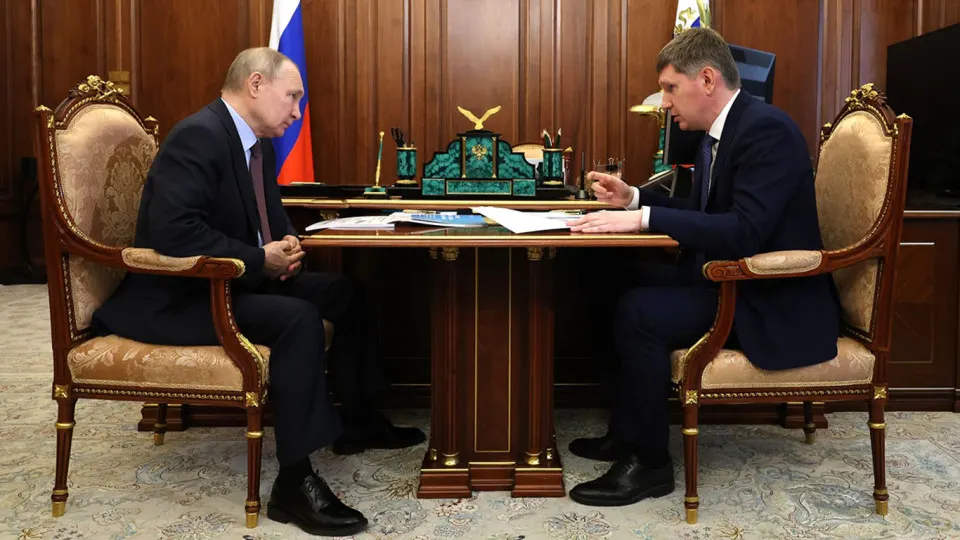 Президент поставил рост инвестиций в качестве ключевого индикатора работы властей, но эксперты и бизнес указывают на высокие ставки, бюджетную экономию, национализацию и другие факторы, сдерживающие вложения.