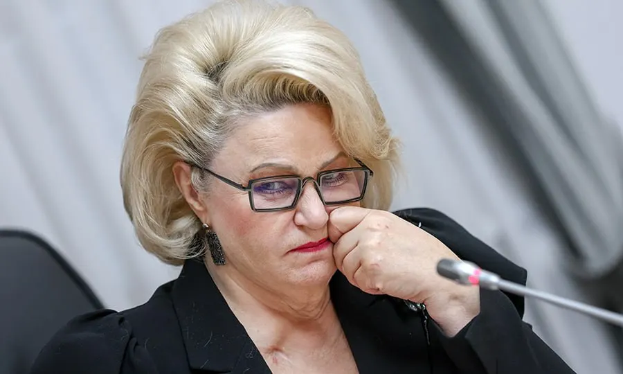 Председатель комитета Госдумы по защите семьи призвала Роскомнадзор и Минцифры ограничить время детей в онлайн‑играх и применить к игровым платформам методы контроля, аналогичные замедлению мессенджеров.