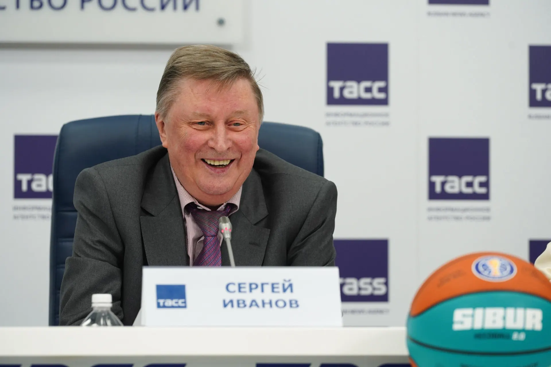 Государственный деятель скончался в 73 года. По словам близкого друга, они общались с ним всего три дня назад.