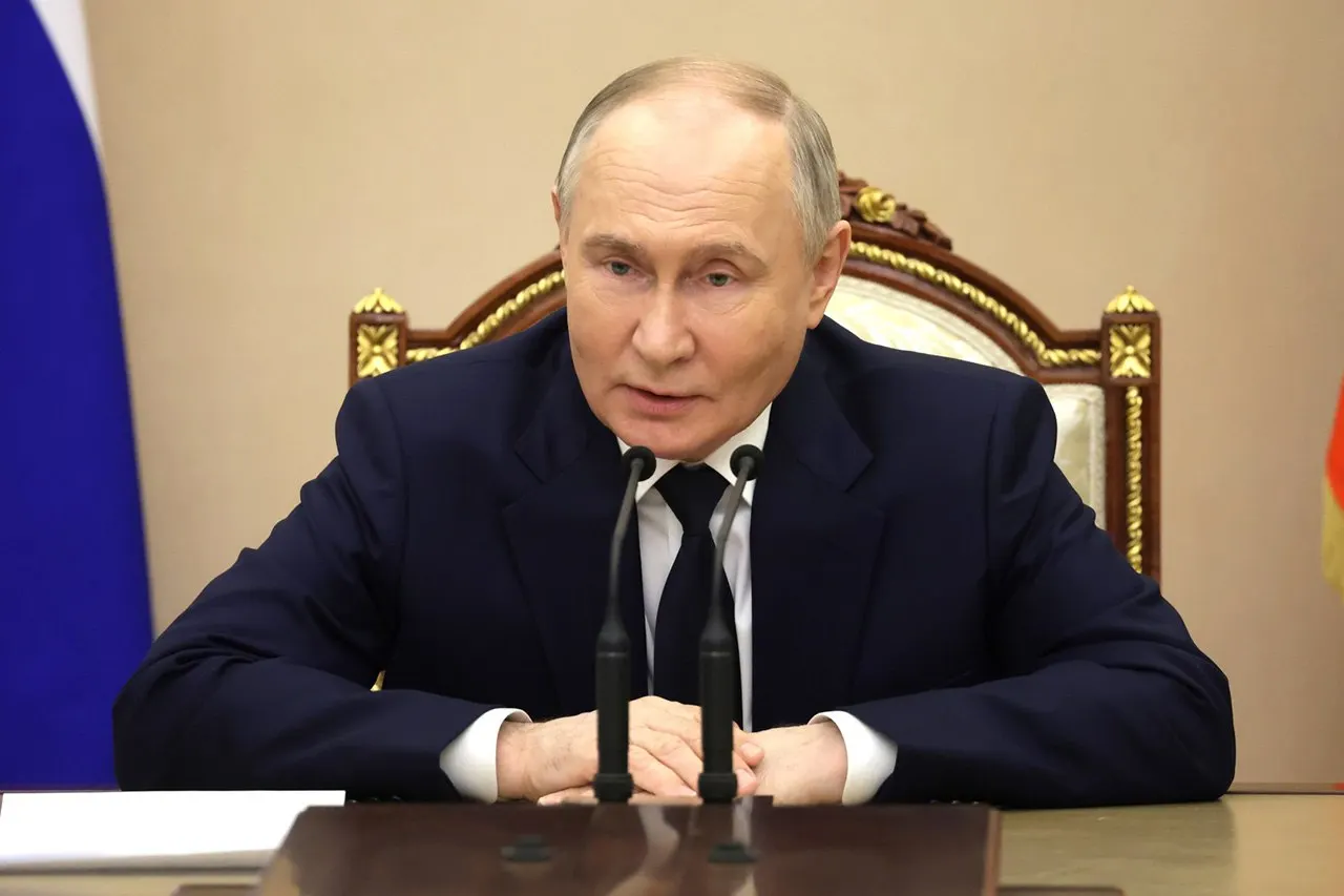 Президент потребовал обеспечить непрерывность работ на Балтийском заводе по строительству двух атомных ледоколов и подчеркнул важность реализации проекта «Лидер».