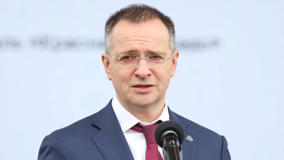 Помощник президента Владимир Мединский заявил о необходимости строгого государственного контроля на всех этапах кинопроизводства и призвал не финансировать «барахло». Власти также расширяют инструменты оценки исторического контента и ужесточают требования к фильмам.